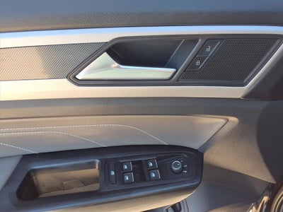 2021 Volkswagen Atlas Cross Sport 3.6L V6 SE w/Technology R-Line