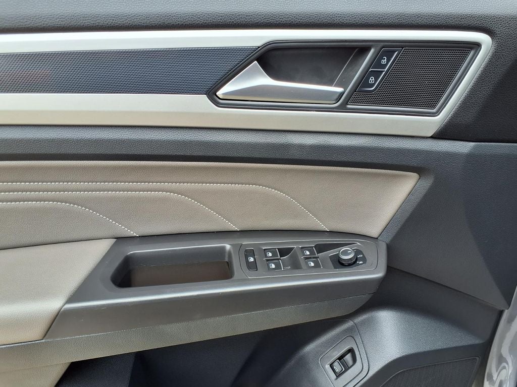 2022 Volkswagen Atlas Cross Sport 2.0T SEL R-Line