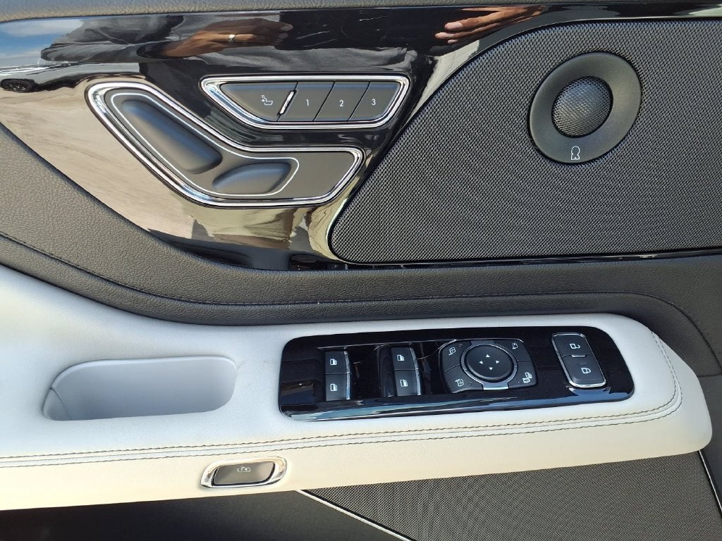 2027 Lincoln Aviator Premiere
