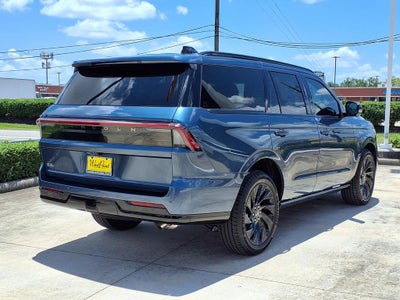 2027 Lincoln Navigator Reserve