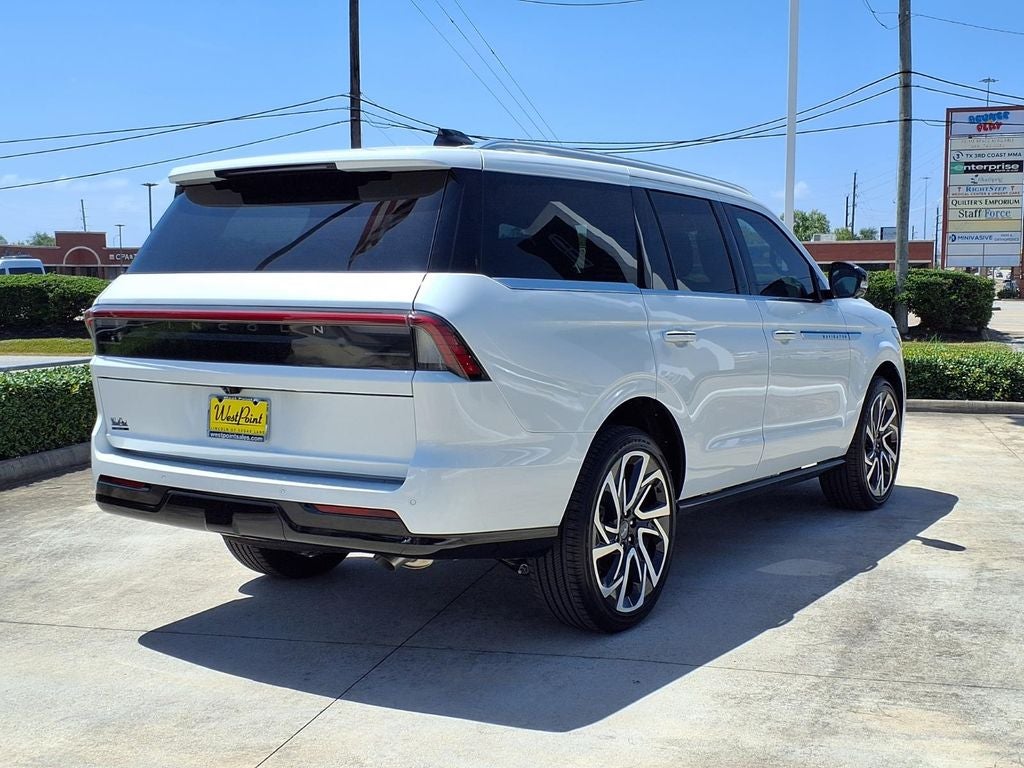 2027 Lincoln Navigator Reserve