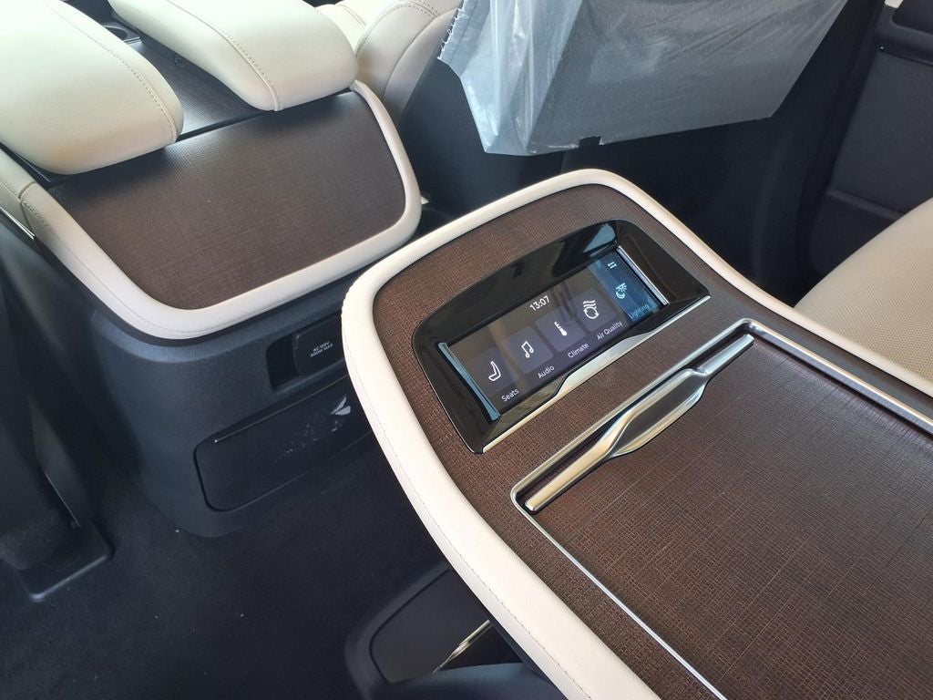 2027 Lincoln Navigator Reserve