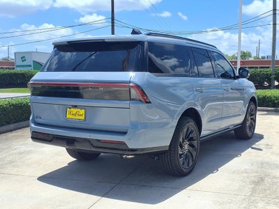 2027 Lincoln Navigator Reserve