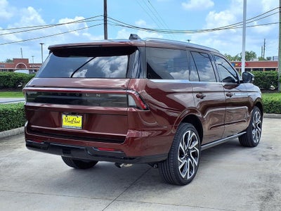 2027 Lincoln Navigator Reserve