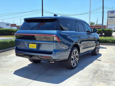 2027 Lincoln Navigator Reserve