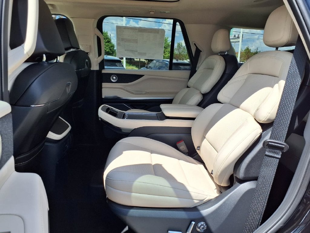 2027 Lincoln Navigator Reserve