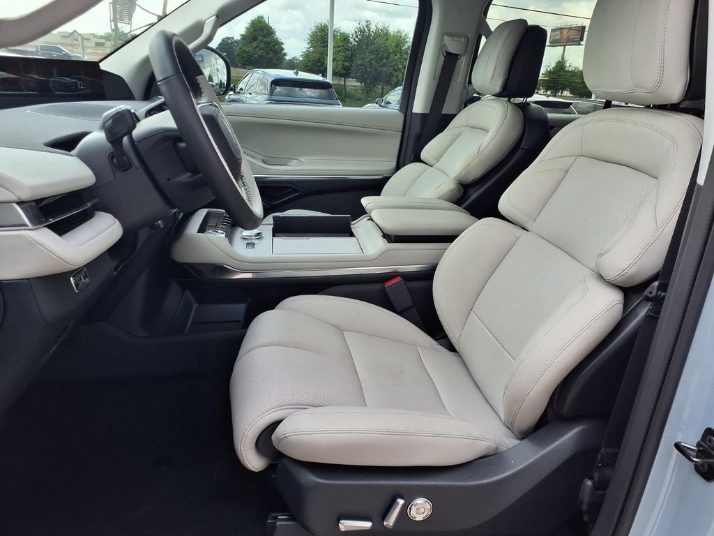 2026 Lincoln Navigator Premiere