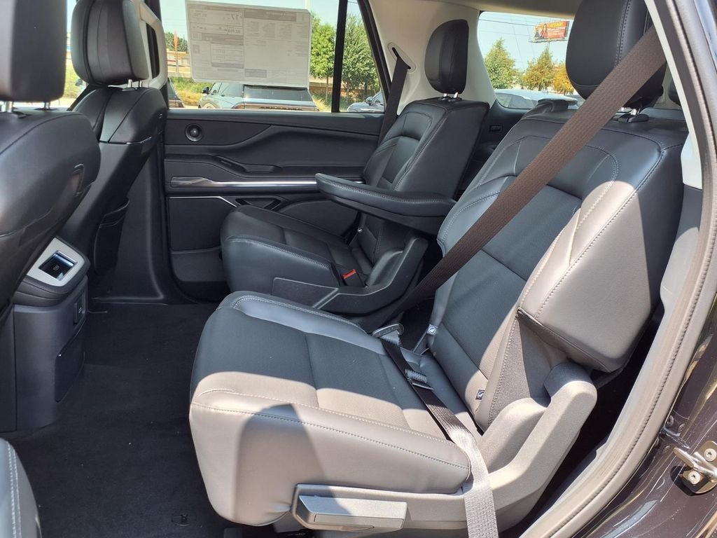 2027 Lincoln Navigator Premiere
