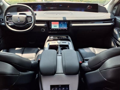 2027 Lincoln Navigator Premiere