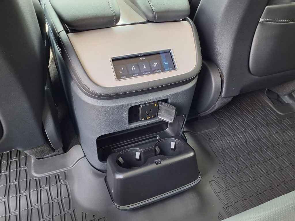 2027 Lincoln Navigator Premiere