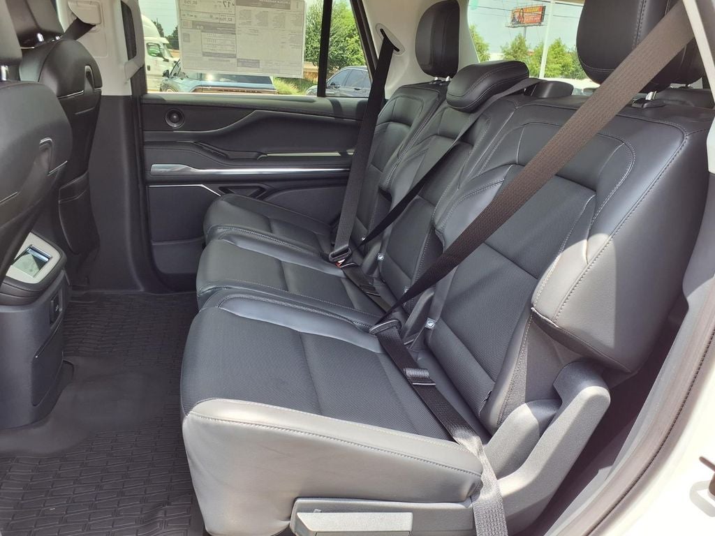 2027 Lincoln Navigator Premiere