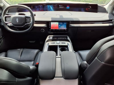 2027 Lincoln Navigator Premiere