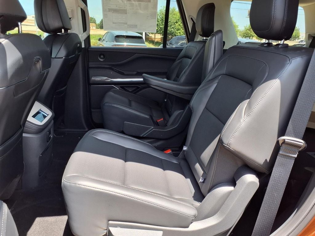 2027 Lincoln Navigator Premiere