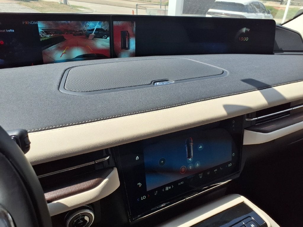 2027 Lincoln Navigator Premiere