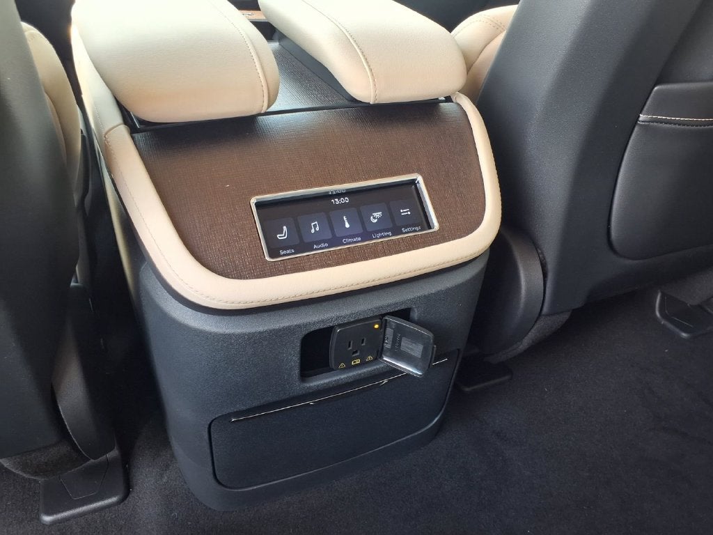 2027 Lincoln Navigator Premiere