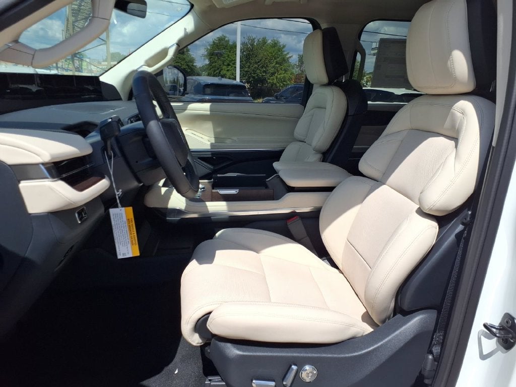 2027 Lincoln Navigator Premiere