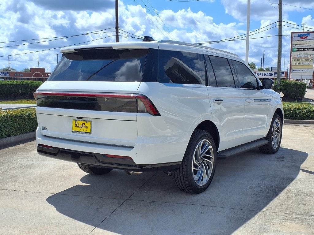 2027 Lincoln Navigator Premiere