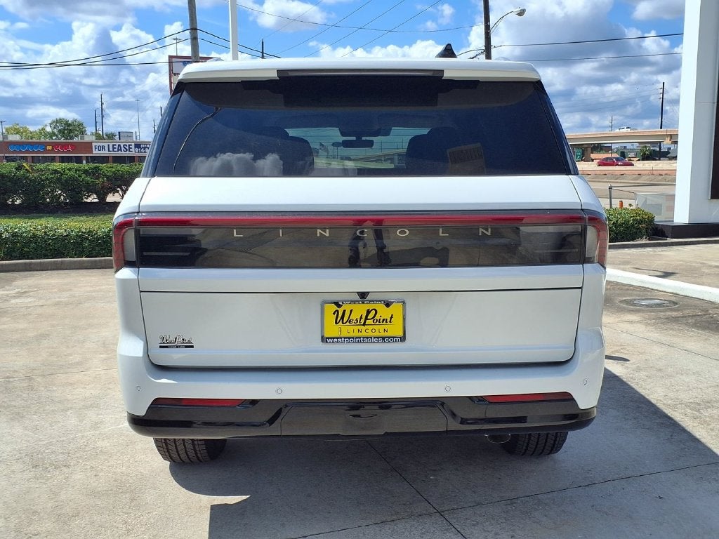 2027 Lincoln Navigator Premiere