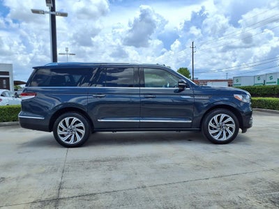 2022 Lincoln Navigator L Reserve
