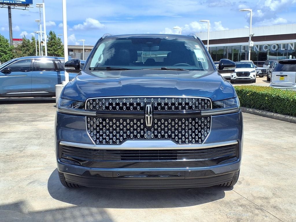 2027 Lincoln Navigator L Reserve