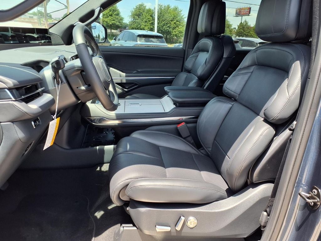 2027 Lincoln Navigator L Reserve
