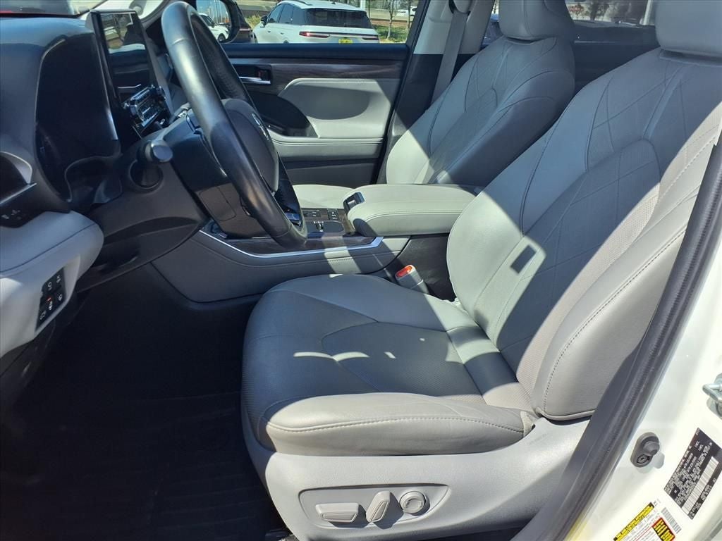 2021 Toyota Highlander Hybrid Platinum