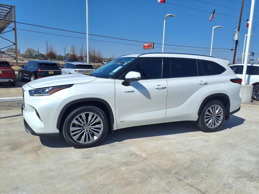2021 Toyota Highlander Hybrid Platinum