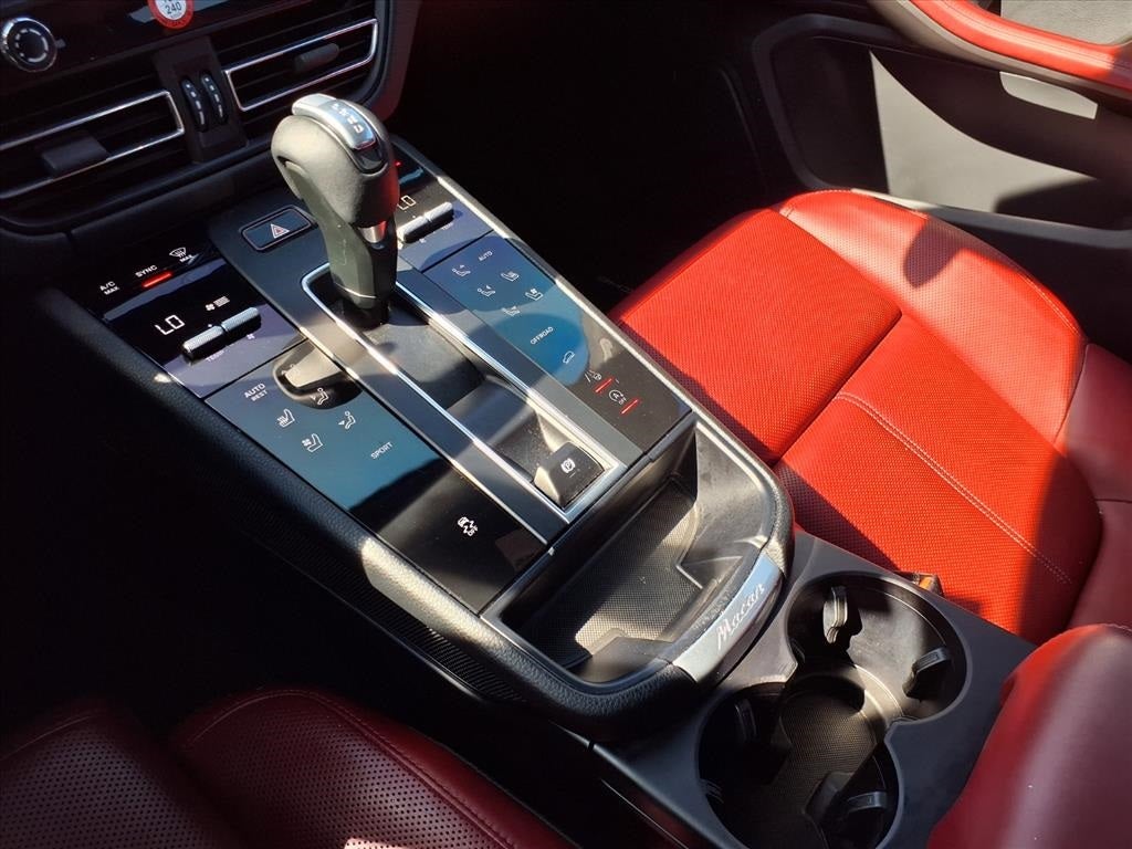 2022 Porsche Macan Base