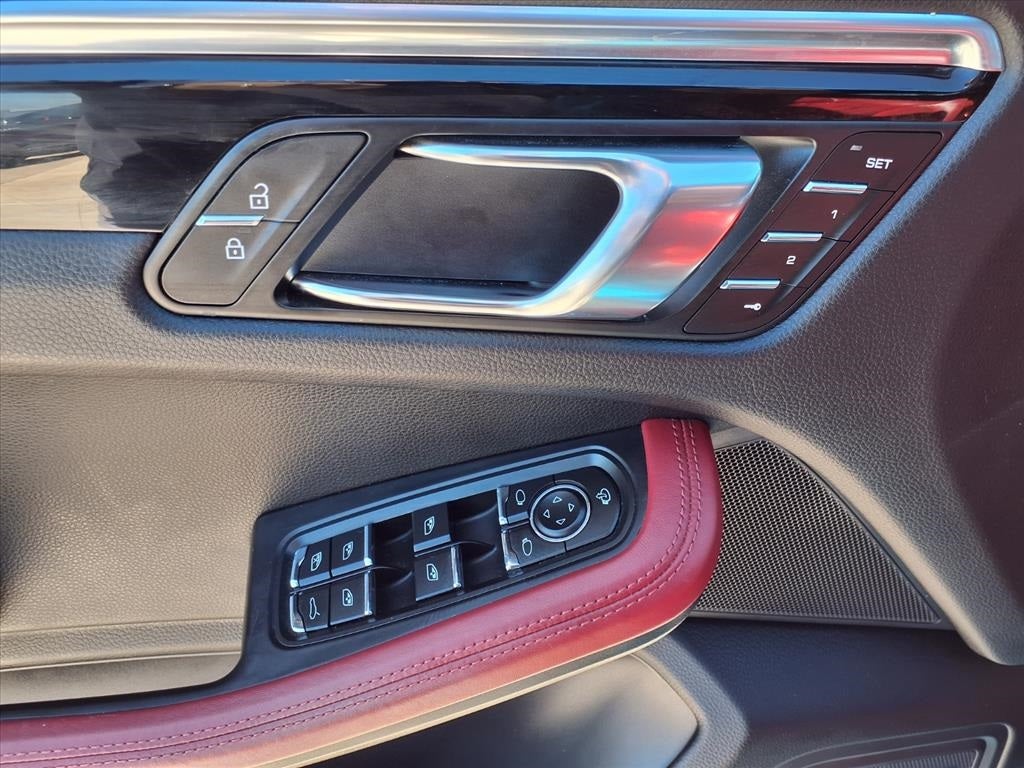 2022 Porsche Macan Base