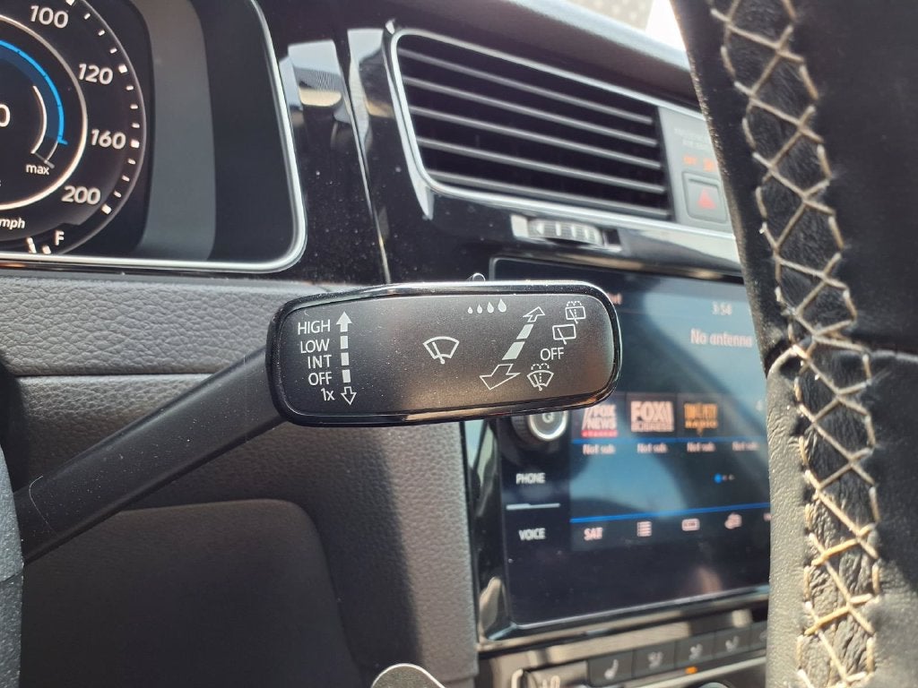 2019 Volkswagen Golf R DCC & Navigation 4Motion