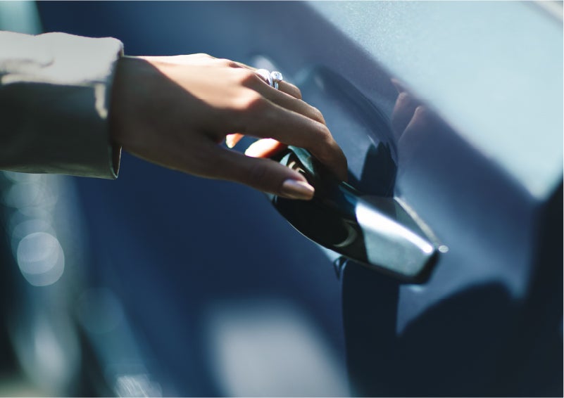 A hand gracefully grips the Light Touch Handle of a 2023 Lincoln Aviator® SUV to demonstrate its ease of use | West Point Lincoln of Sugar Land in Houston TX