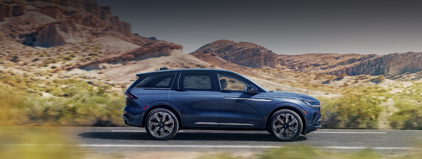 A 2024 Lincoln Nautilus® SUV is being driven in a desert setting. | West Point Lincoln of Sugar Land in Houston TX